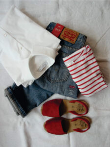 Minimalism in Clothing: Can You Own 10 Pieces and Be Ready for Any Occasion