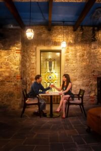 How to Dress for a Date Based on the Venue